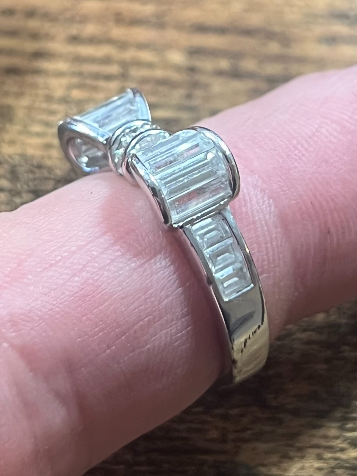 Adorable Sparkling Bow Ring with multiple CZ ston… - image 3