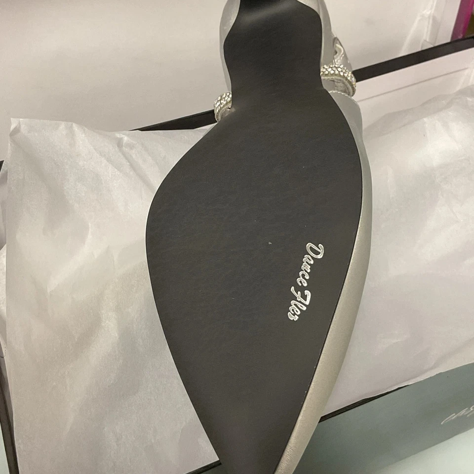 Easy Street Glisten Argento Satinato Apertura Sul Retro Pompe Taglie 6.5 W - - Immagine 4 di 4