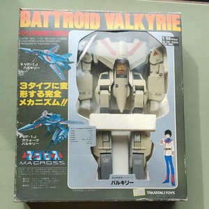 Takatoku Toys Macross Battroid Valkyrie VF-1J Variable Fighter Robot Toy