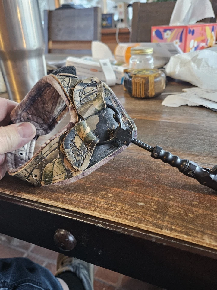 True Fie Bow Release and Package Of Bowjax String Silencers - Image 2 of 4