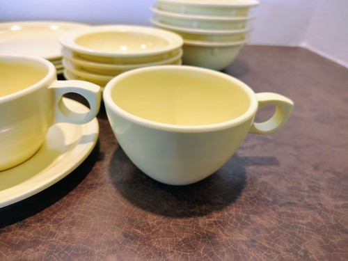 PROLON WARE YELLOW DISH SET - FLORENCE MASS - SERVICE FOR 4 - Picture 6 of 9