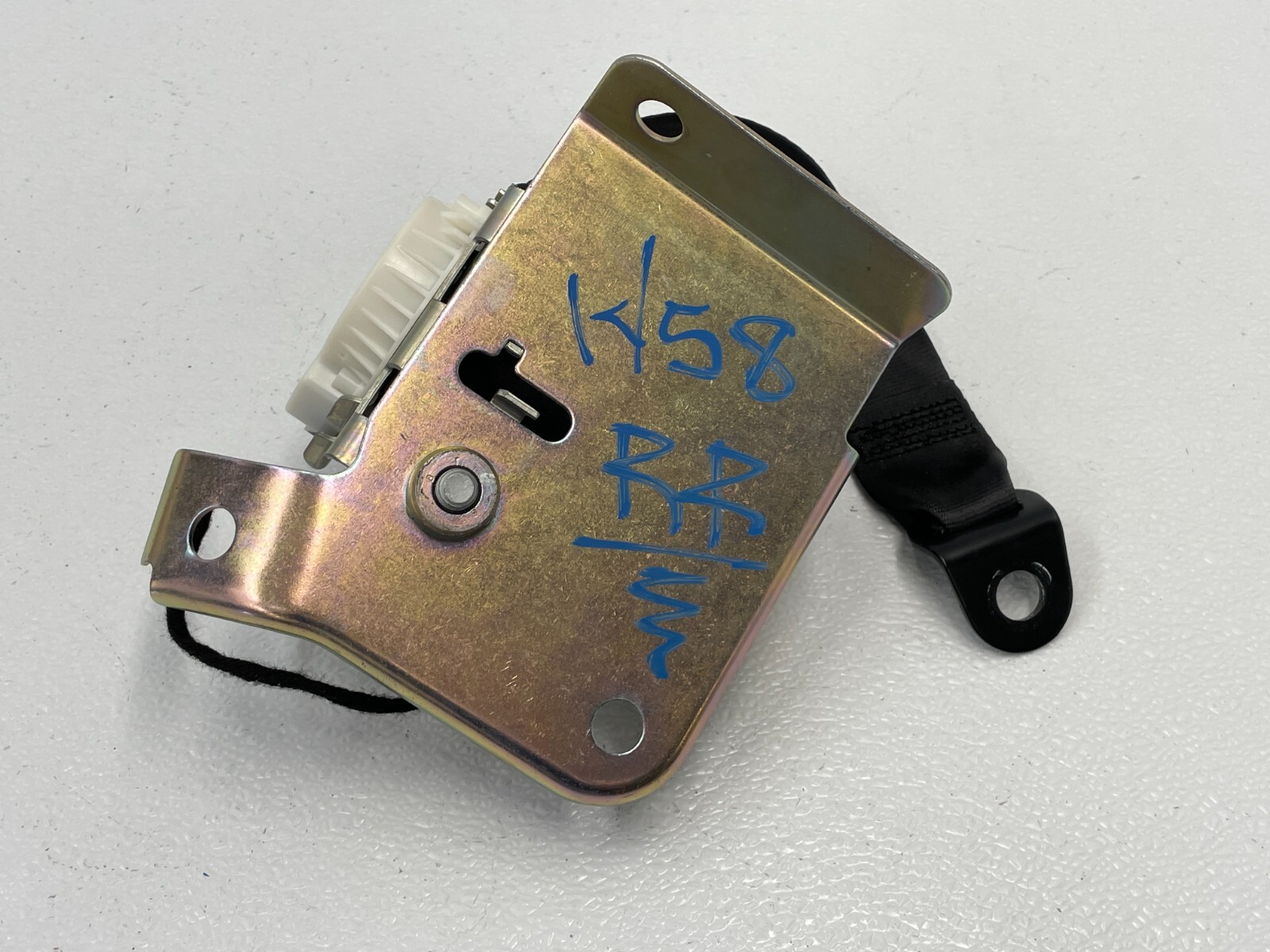 13 14 Maserati Granturismo M145 Rear Right Pass Seatbelt Retractor 1458 OEM