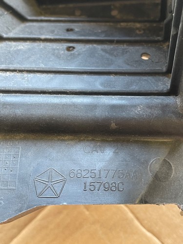 2016-2020 Jeep GRAND CHEROKEE IV 68251775AA Fuse Box - Picture 2 of 4