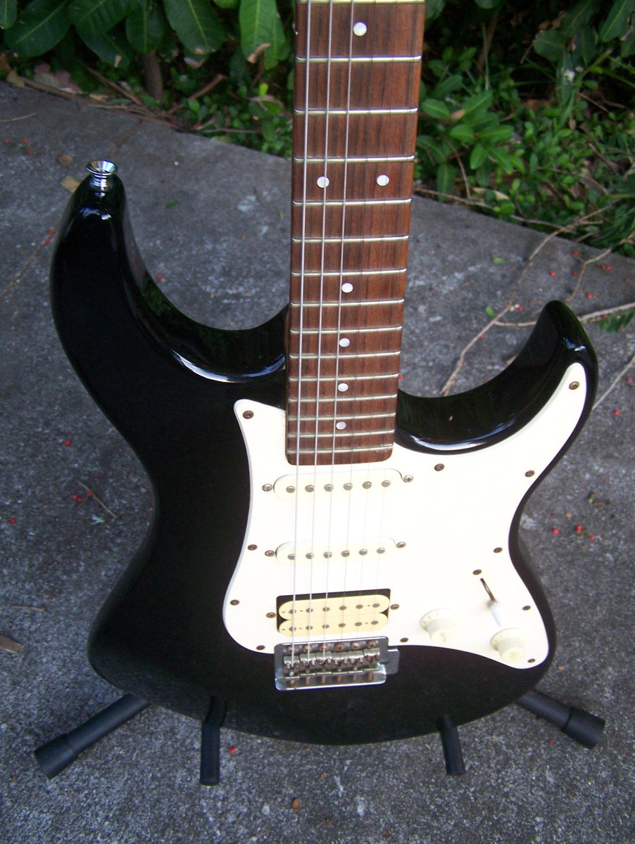 Vintage 1990 Yamaha EG112 strat electric guitar w/ alder