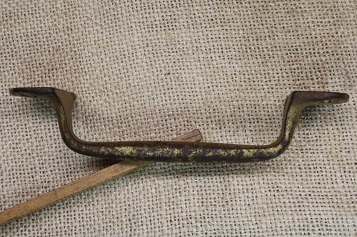 Old Screen Door Offset Handle Drawer Pull Sash Lift Vintage Brass Color rustic - Picture 3 of 11