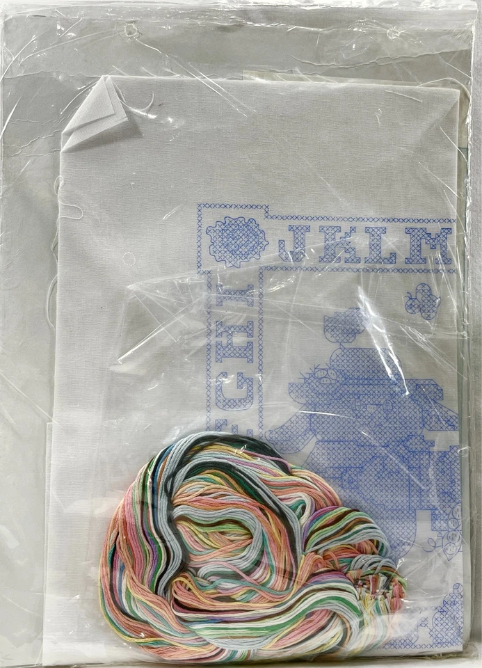 Nuevo kit de punto de cruz estampado Bucilla Gardening Bunnies 40757 1993 12x12 17172 Foto 2 de 2