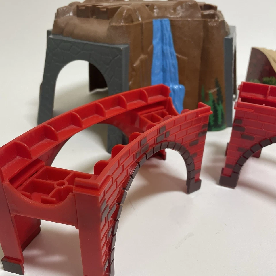 THOMAS & FRIENDS Railway Track Fork Tunnel Bridge Double Bridge  Plastic Kids - Image 2 of 4