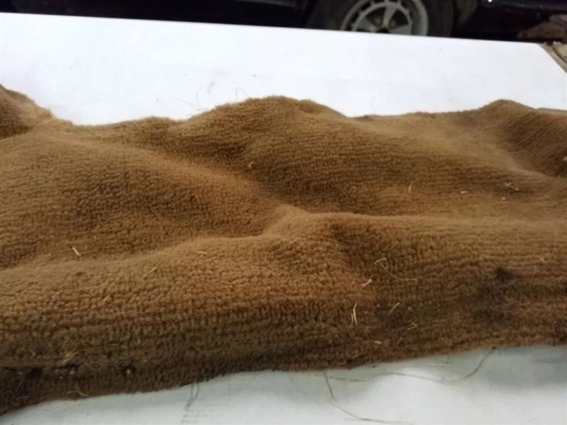 Alfombra de piso de joroba de transmisión delantera izquierda tostada | Se adapta a Jaguar XJ6 1979-1987 Foto 4 de 4