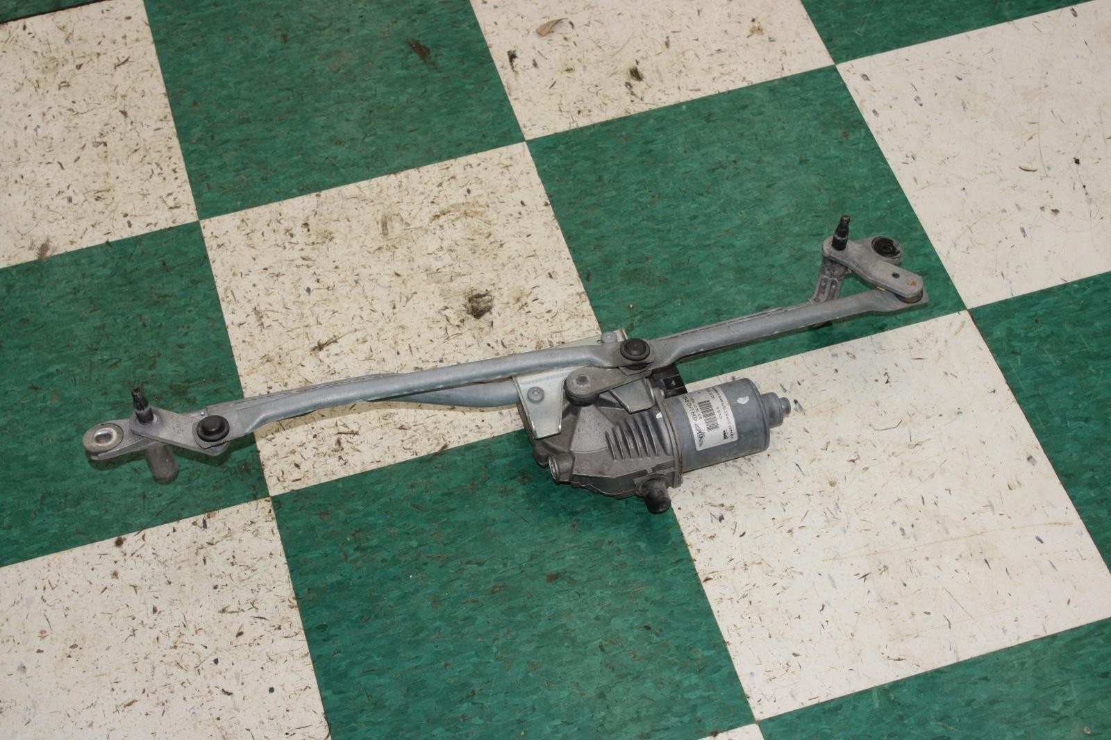 Bentley Flying Spur 2013-2018 Front Windshield wiper motor