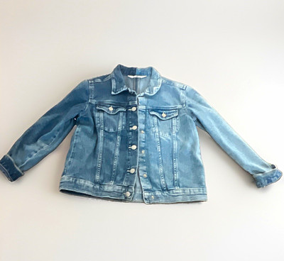 H&M Mädchen Jeansjacke Gr. 140 blau Denim Baumwolle Knopf Taschen kurz