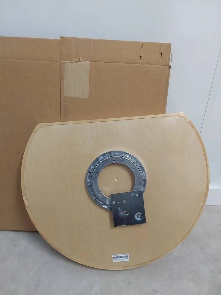 Organizador en forma de D de estante Rev A para gabinetes de 22" Foto 2 de 3