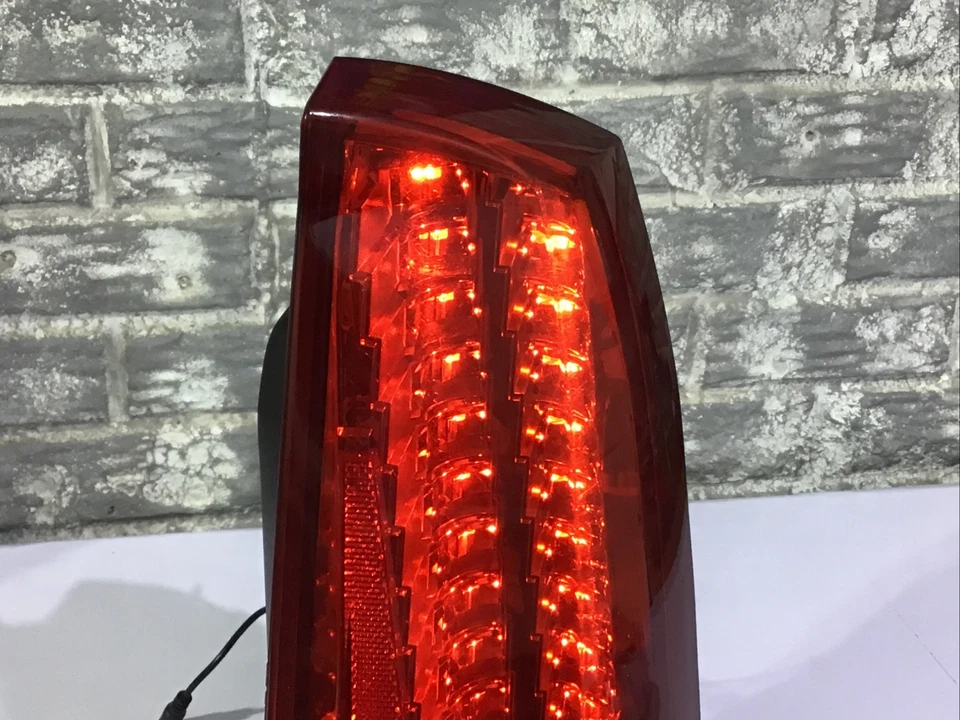 Luz trasera LED derecha lado pasajero Cadillac STS 2008-2011, OEM, PROBADA Foto 2 de 4