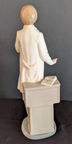 Lladro NAO Female Doctor 1982 Physician Medical School Vintage 13" - Picture 19 of 20
