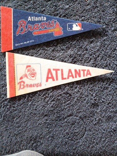 Set Gagliardetto Atlanta Braves: Banner In Feltro Con Adesivi Da Parete Inclusi - 3