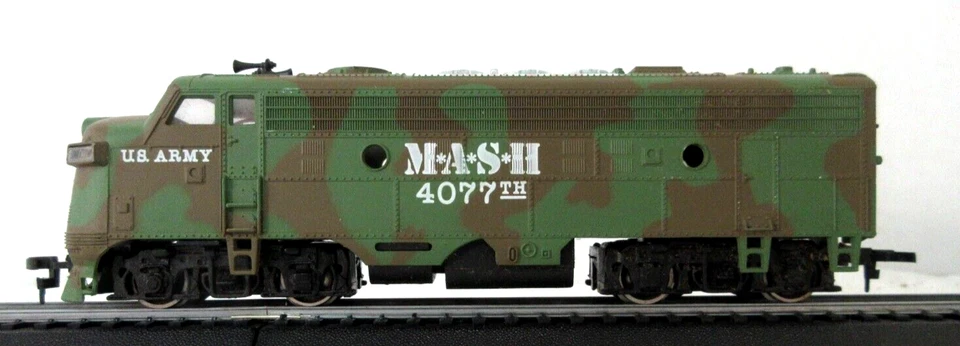 HO SCALE MASH ARMY F UNITS 1 POWERED 1 DUMMY - Image 4 of 4