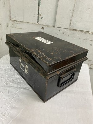 Vintage Metall Tresor Box.                                                  #7339