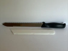 Pampered Chef 1285 9" serrated bread knife with cover