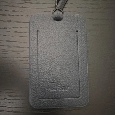 Dior Porte-étiquette bagage cuir gris avec sangle - Photo 1/4