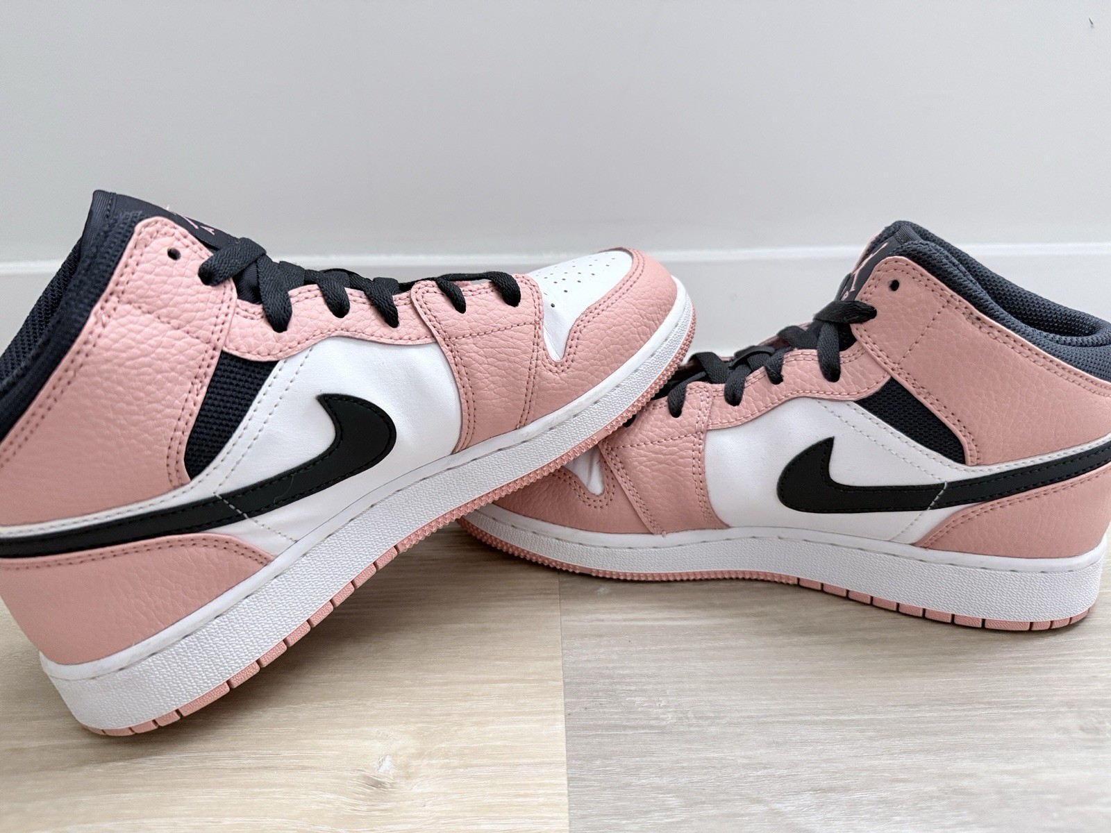 Jordan 1 Mid GS Pink Quartz Size 7Y thumbnail 5