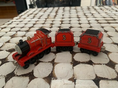 Thomas & Friends JAMES w 2 Tender Cars Toy Train Engine 2002 Gullane Original 