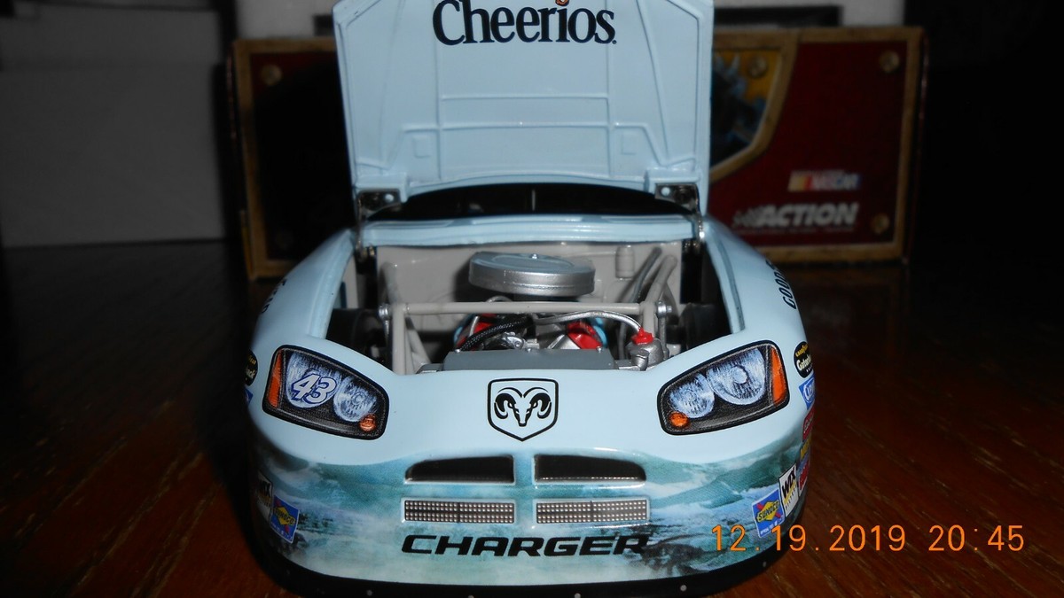 Jeff Green #43 Cheerios/ NARNIA 2005 NASCAR 1:24 DieCast Action