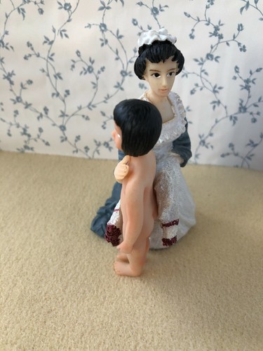 Dolls House Maid Drying Girl/Child Resin Figure Modern Style 1:12 Scale - Picture 5 of 5