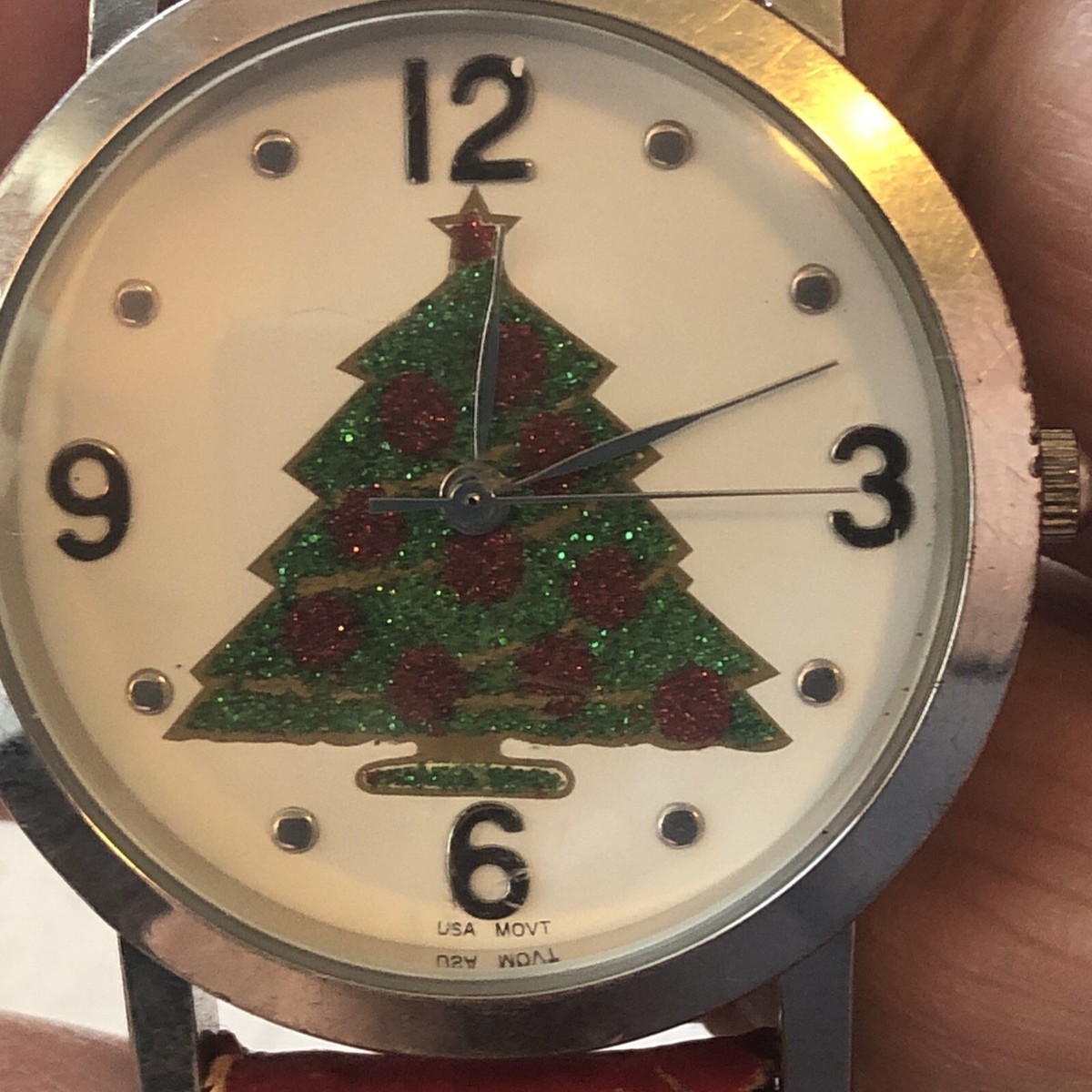 Vintage Festive Holiday Christmas Tree Watch Wooden Christmas Ornaments Round Form With Watches in  main image 2