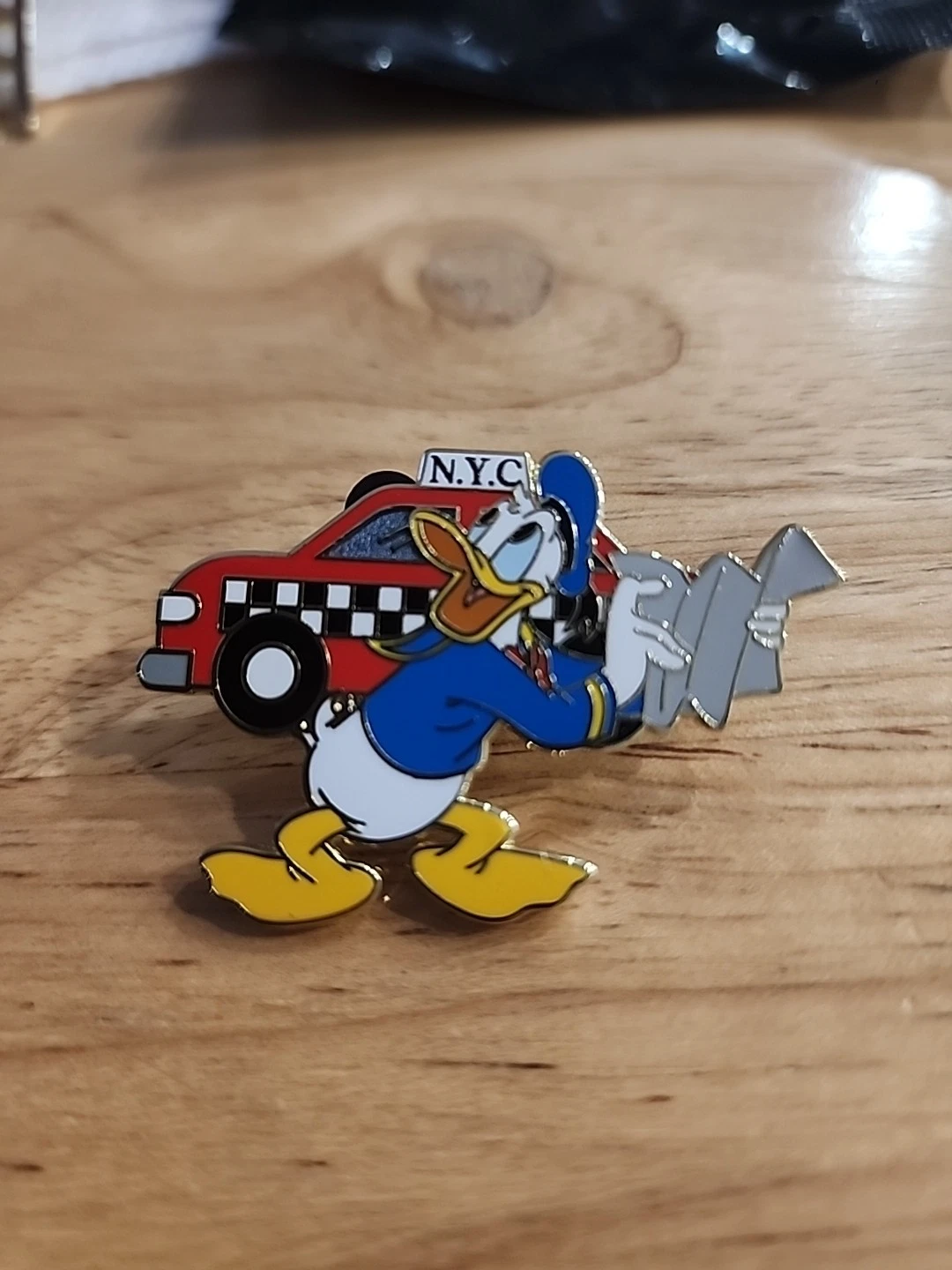 Disney Store The Big Apple NYC Mystery Pin Donald Duck Taxi Cab N.Y.C 2026 Pin