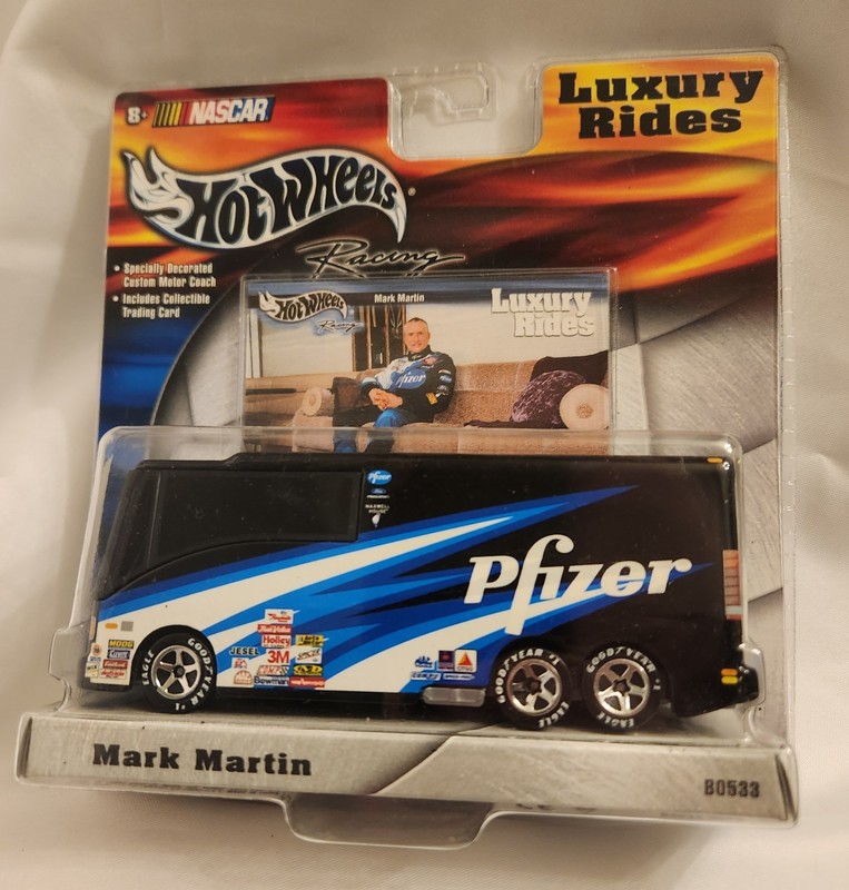Hot Wheels Racing Luxury Rides #6 Mark Martin Pfizer Bus  Mattel 1:64 NIB
