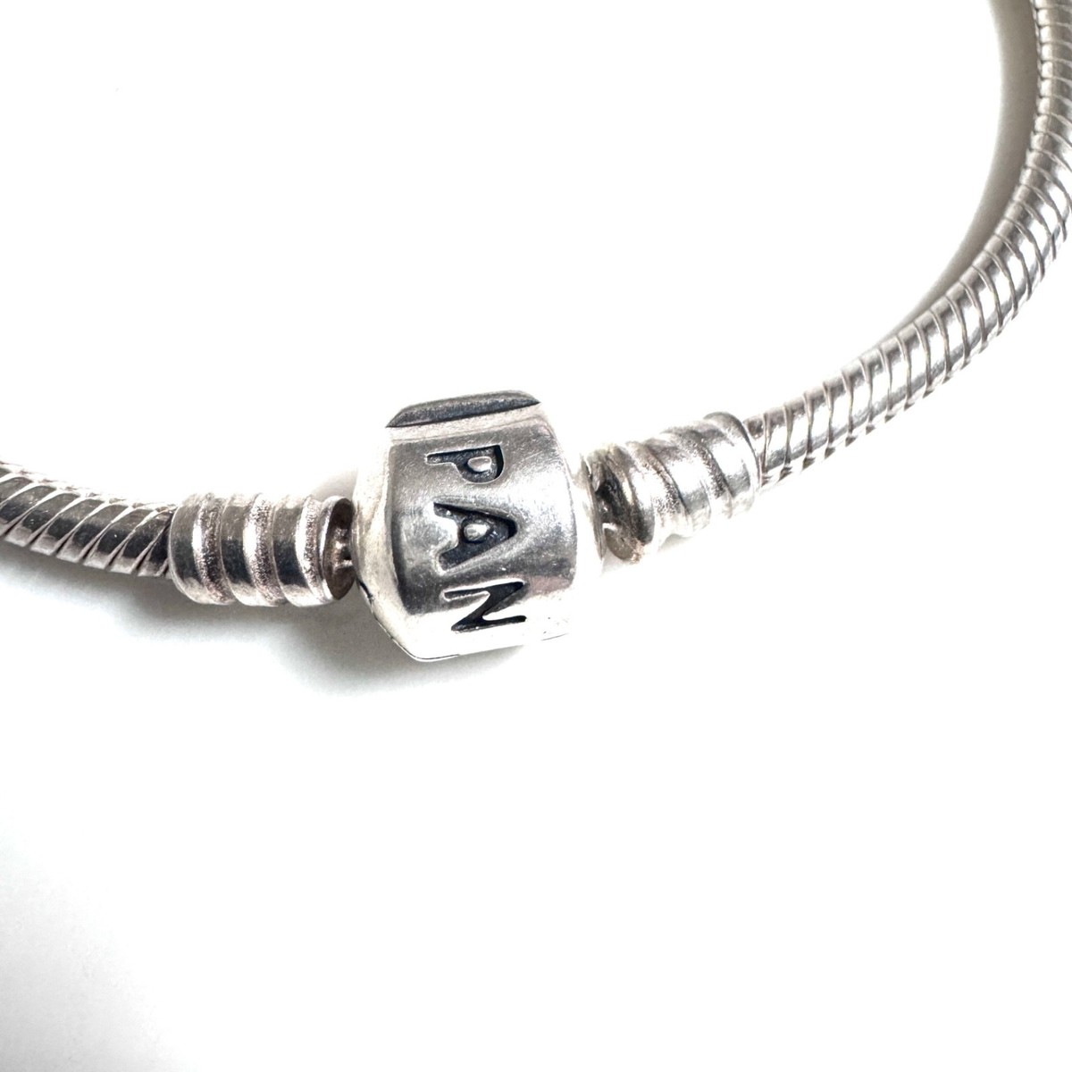 Authentic Pandora Moments Sterling Silver Bracelet 590702HV-19 cm