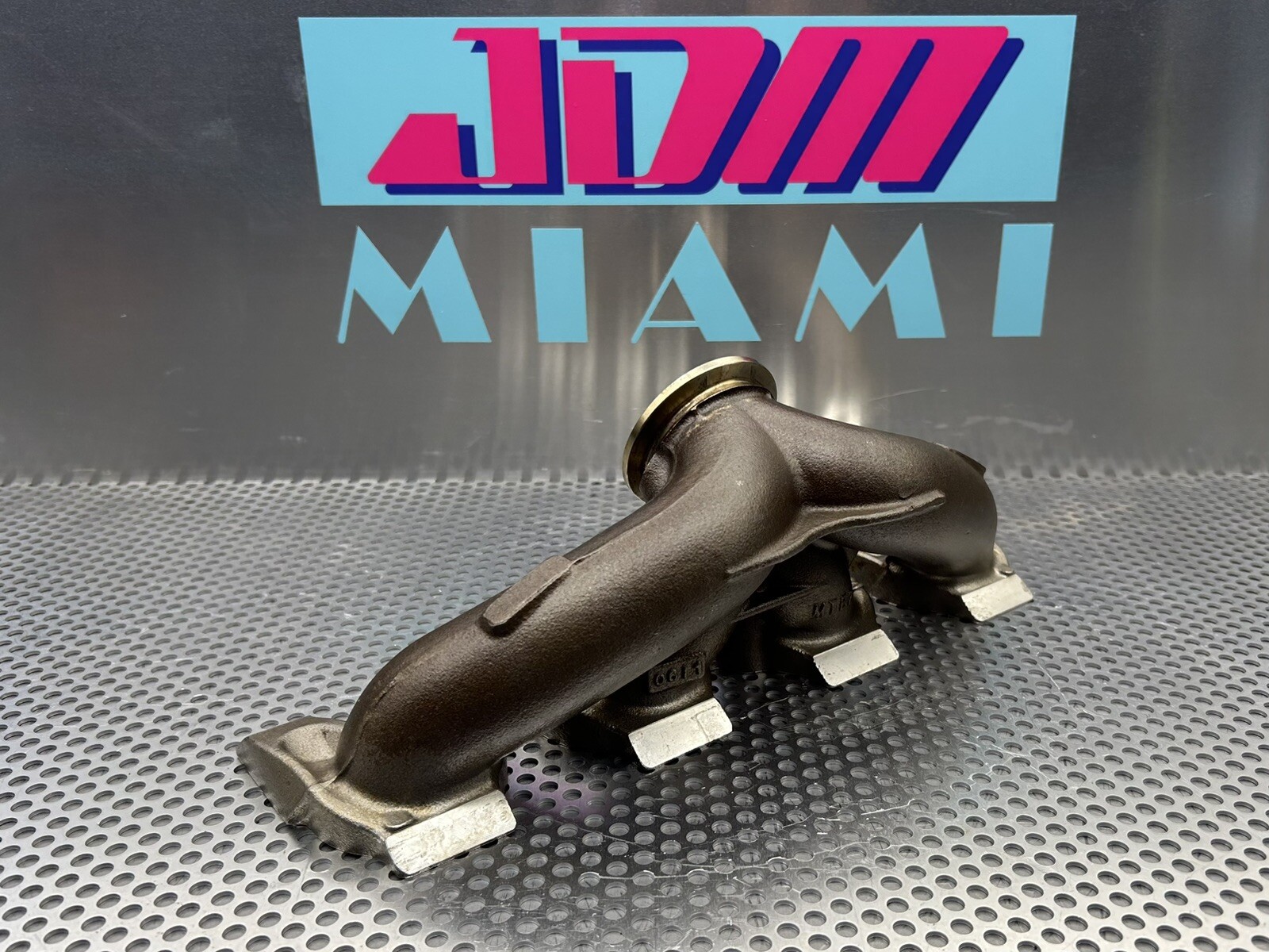 Mercedes Benz AMG V8 4.0L M177 EXHAUST MANIFOLD Aston Martin Vantage A1771421700