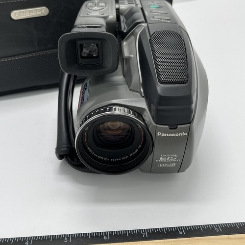 Panasonic Palmcorder 150X Digital HD PV-L580D Camcorder - W/ Bag and Accessories - Picture 9 of 15