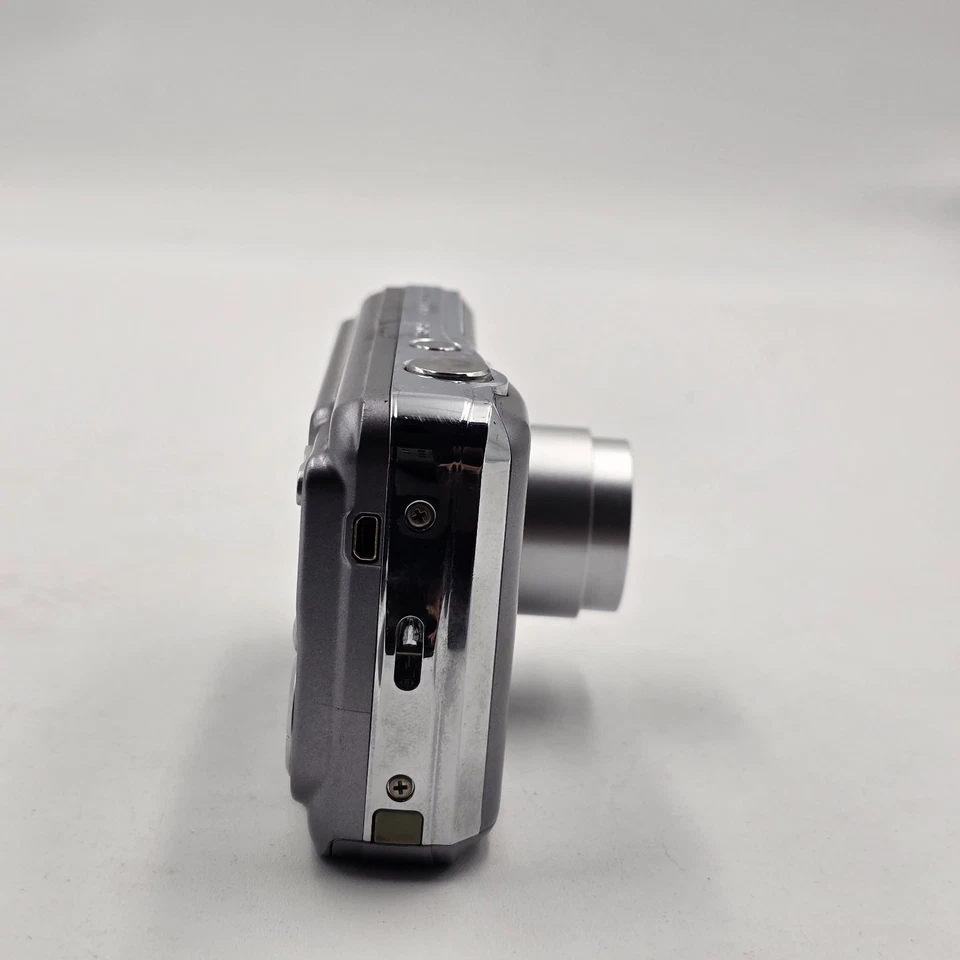 Fujifilm FinePix AX550 16MP Digital Camera - Stuck power button, photo 4 of 5