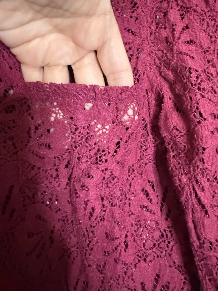 Blusa Volcom Para Mujer XS Borgoña Abotonada Top Encaje Preppy Boho Salir de Viaje Foto 3 de 4