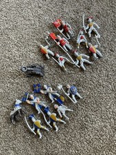 Medieval Knight Cavalry 16pc Safari Ltd Dragon 14 Knights, 1 Horse Catapult