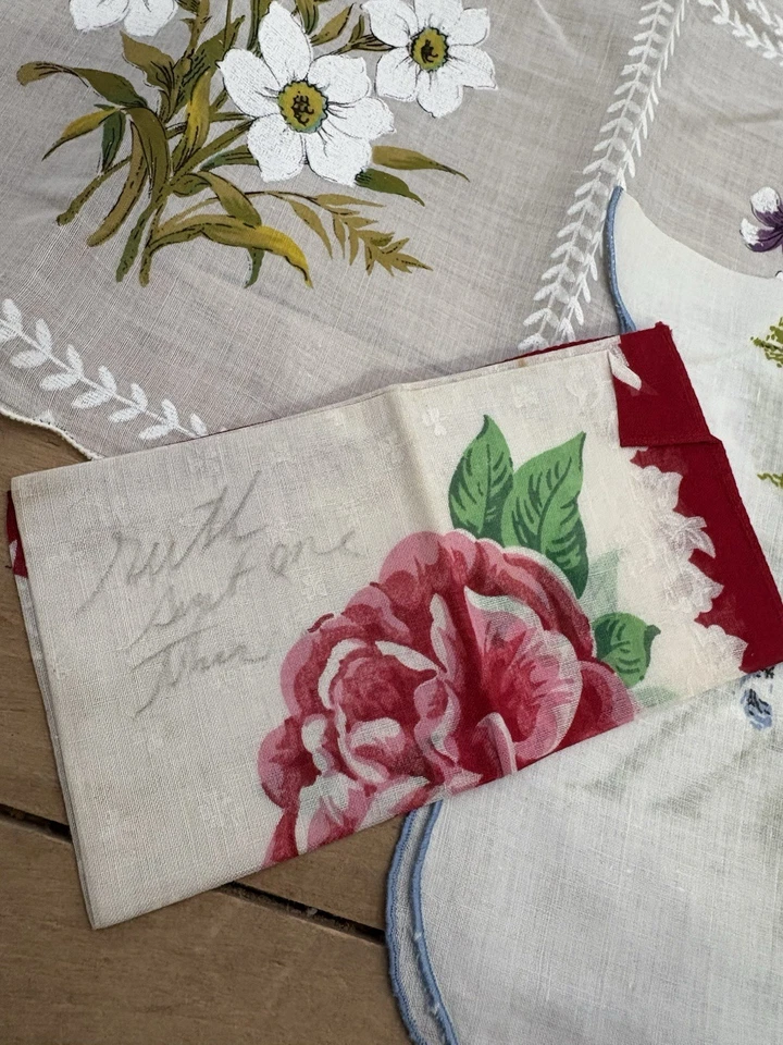 De Colección-Pañuelo Antiguo Bufanda Lote De 7 Lino Algodón Seda Festoneado Floral LEER Foto 2 de 4