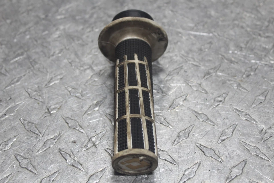 10-21 KAWASAKI KLX110L OEM AGARRE DE ACELERADOR DERECHO Foto 4 de 4