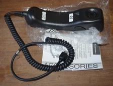 MOTOROLA Renegade HMN1085B MCS2000 Mobile Radio Telephone Handset Kit w/Base