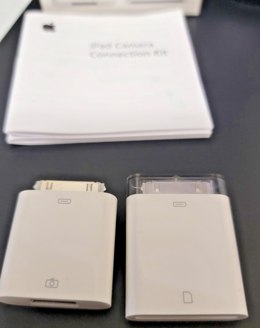 Apple iPad/iPod Camera Connection Kit - MC531ZM/A - 30-Pin USB & SD Card Reader