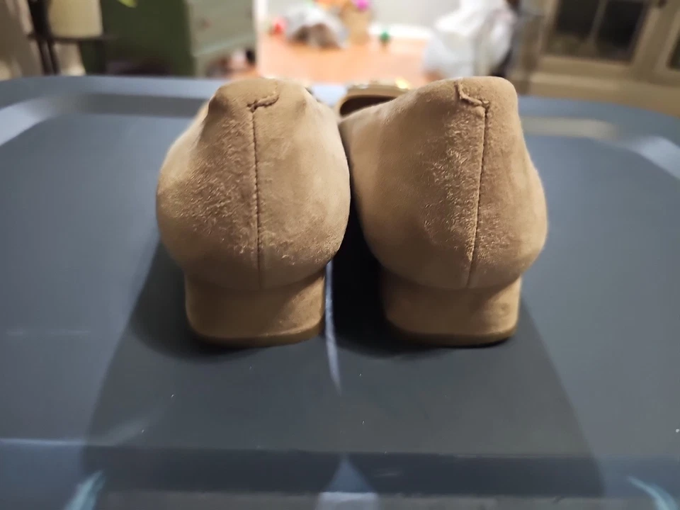 Zapatos de mujer Tory Burch dorado con logotipo beige gamuza sin cordones tacones planos 8 M Foto 4 de 4