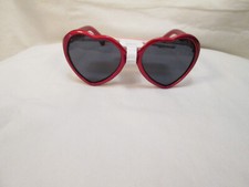Foster Grant Girls Kids Sunglasses - Red Frame, Heart Shaped 100 UVA/UVB NWT