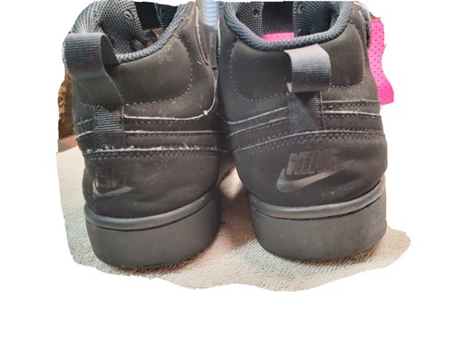 Black Nike Youth Size 7 Sneaker Shoes Unisex Tennis Athletic Running - Picture 4 of 9