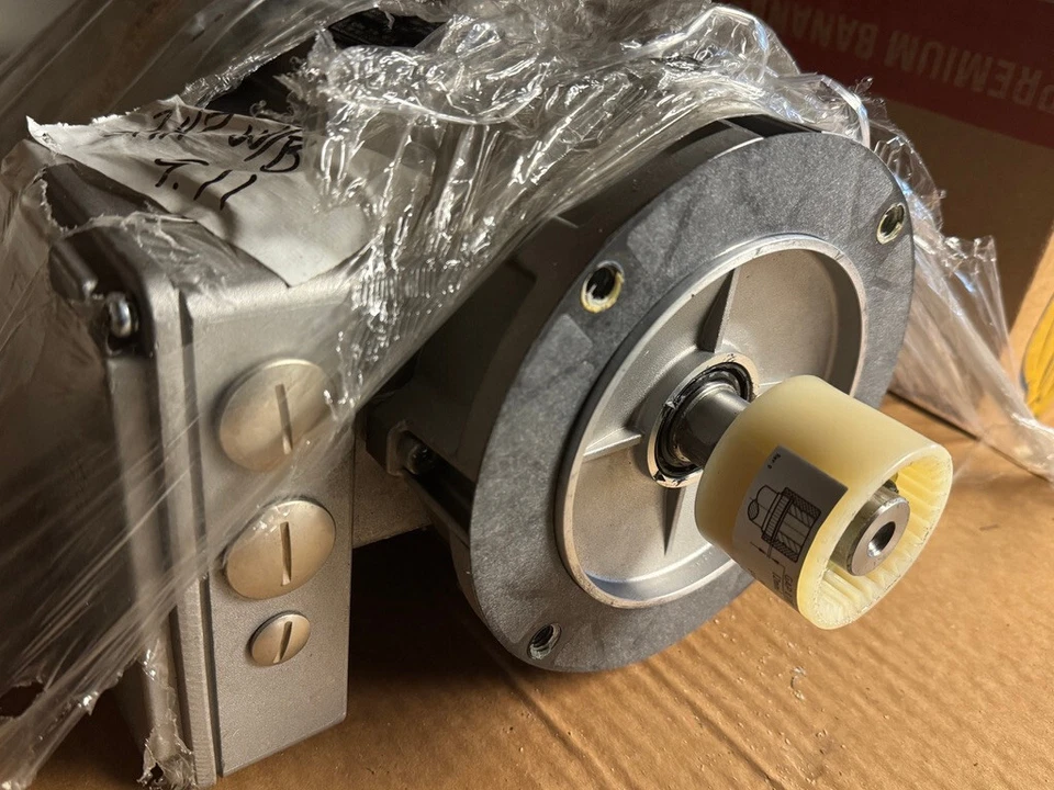 Nord Drivesystems SK80LP/4-CUS-143TC TW, 230/460V, 1 HP, NUEVO Foto 3 de 4