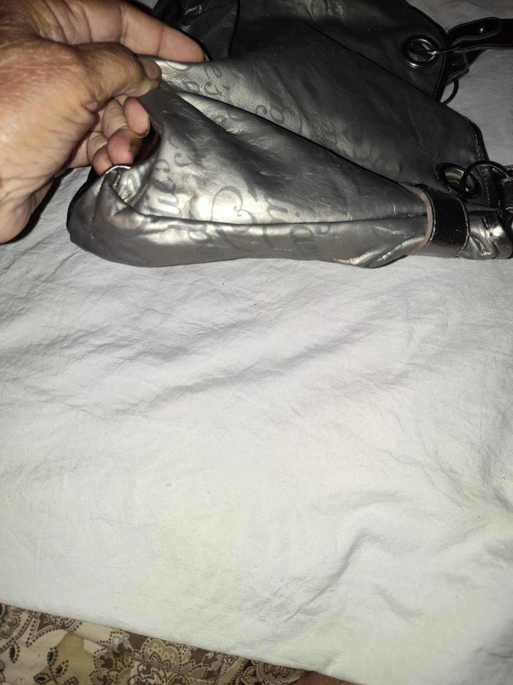 Bolso de mano vintage con logotipo plateado de Candie's Foto 3 de 4