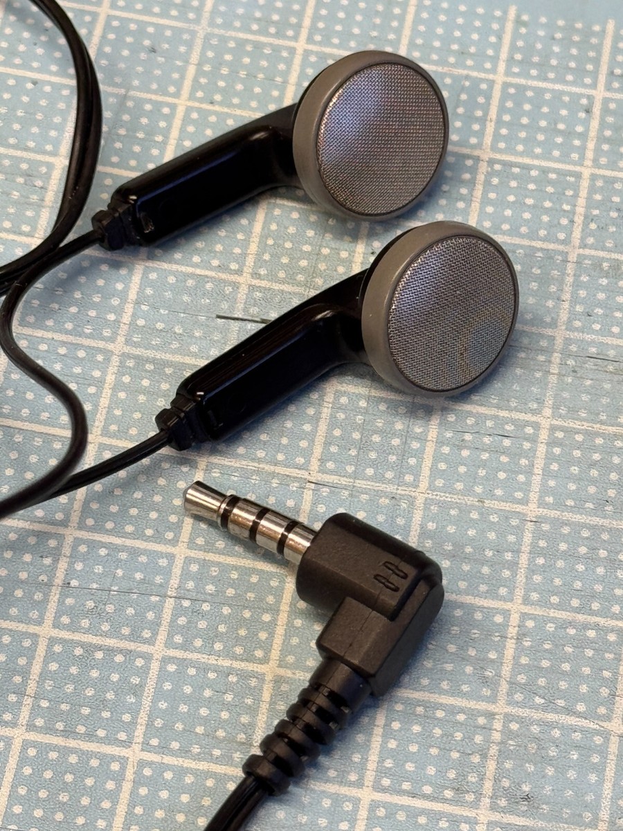 AIWA 高音質 ステレオ イヤホン HP-V14 Brand new remote controller AIWA HP- V14 Stereo Headphones