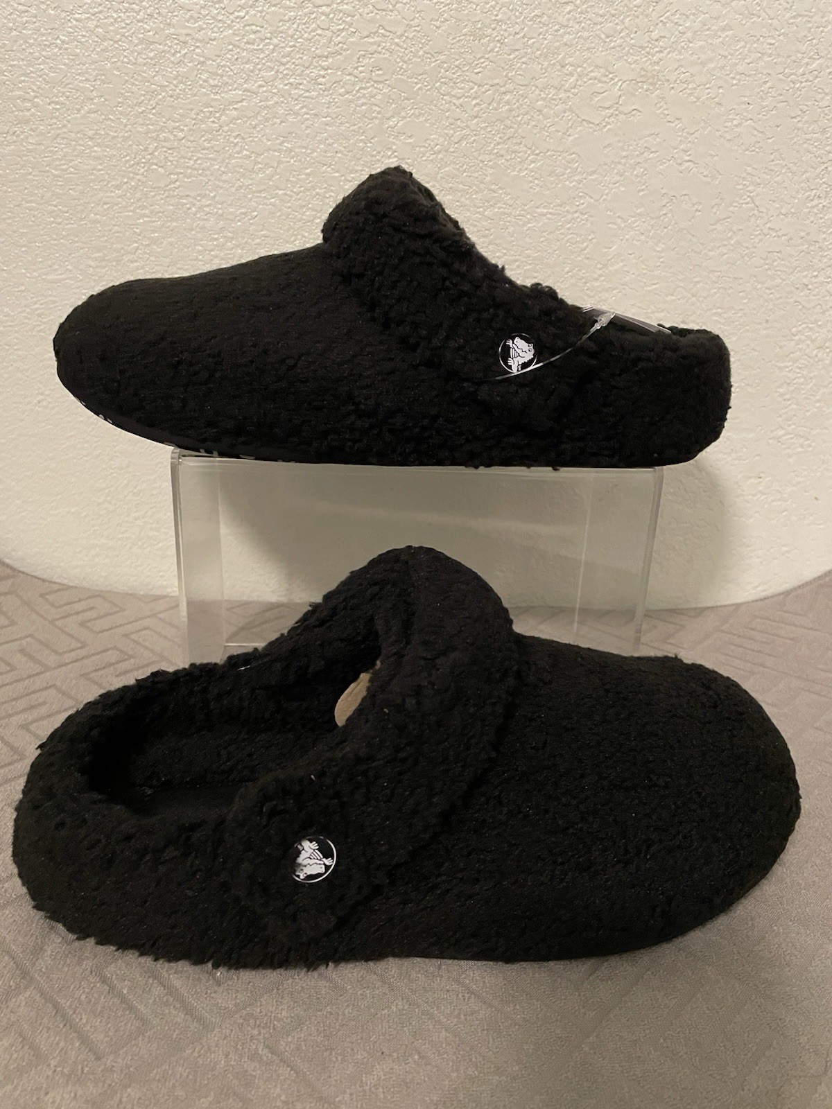 CROCS CLASSIC WINTER COZY SLIPPER  BLACK SIZE 9 image 2