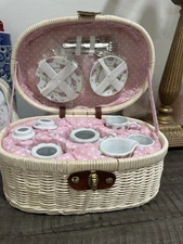 VTG 17 piece Set Delton Child China Tea Set Flower pattern rattan carry case