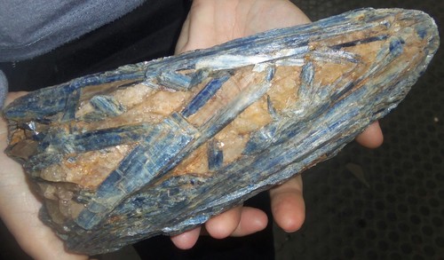 Terrific * KYANITE MINERAL CRYSTAL * 2.600 Kgs/ 5.7Lbs * ALL OFFERS WELCOME *