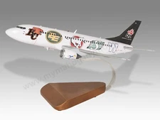 Boeing 737-300 Canadian North Desk Wood Airplane New Model Small Scale 1/100