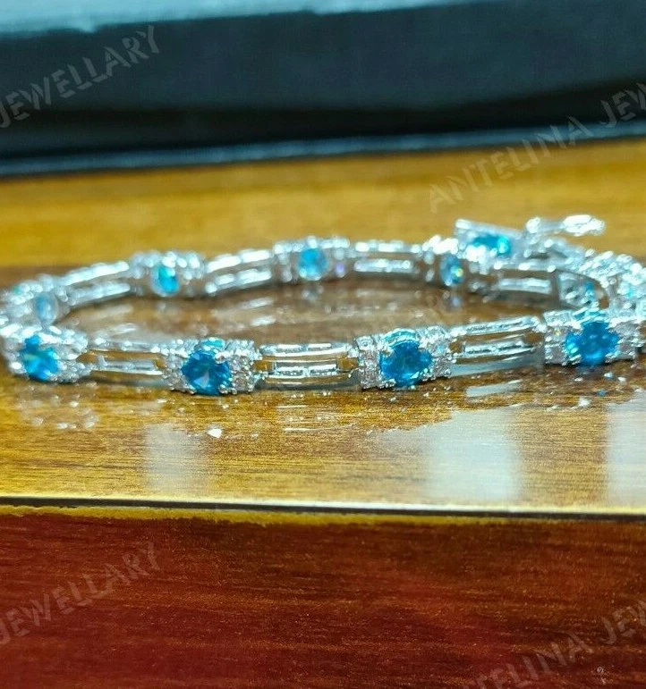 Brazalete Tenis 6 Ct Corte Redondo Topacio Azul Londres y Diamante Acabado Oro Blanco 14k Foto 3 de 4